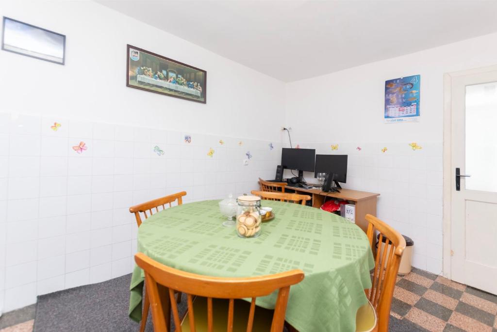 TV a/nebo společenská místnost v ubytování House Villa Marija