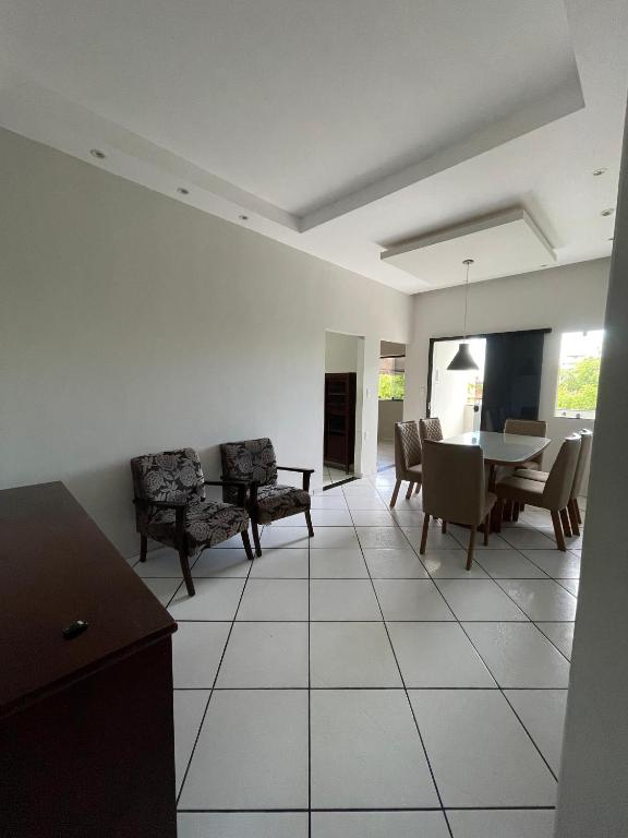 a living room with a couch and a table at Imóvel amplo, bem ventilado e boa localização in Mucuri
