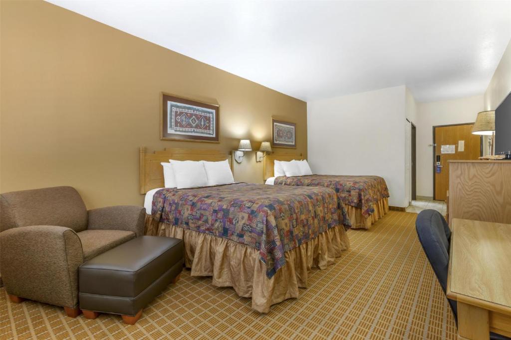Best Western Gold Canyon Inn & Suites - Business Queen Room With Two Queen Beds