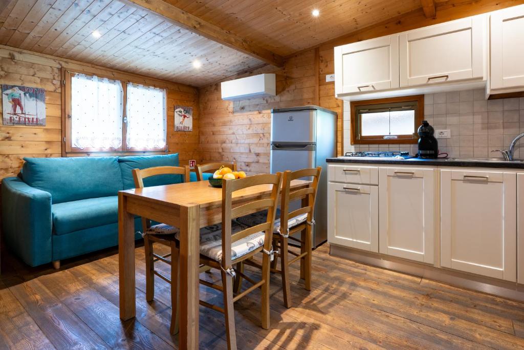Kuchyň nebo kuchyňský kout v ubytování Bijoux Des Alpes - Mont Blanc Village