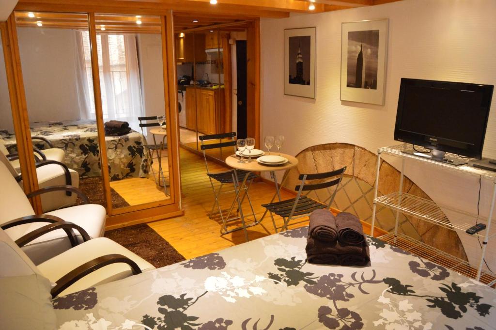 Zona de estar de Tarragona Suites Calderers 6E2