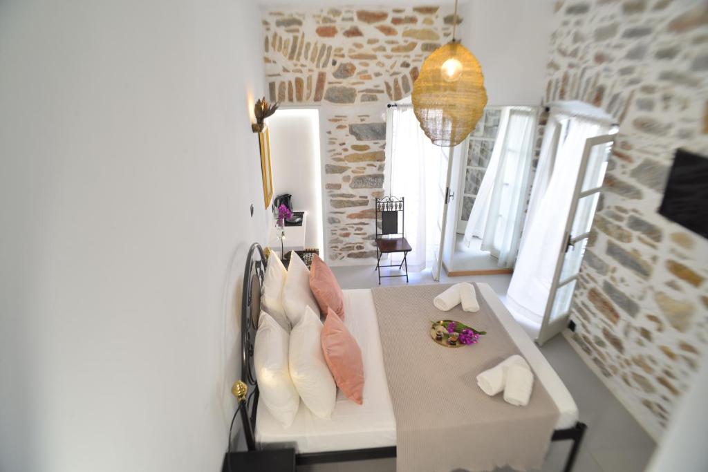 Foto dalla galleria di Axilleion Boutique Hotel a Ermoupoli