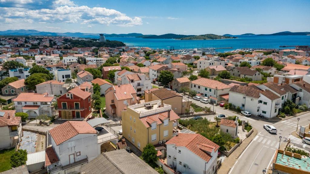 Apartments with parking space Vodice - 13973
