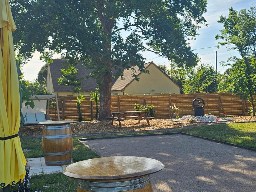 Vonkajšia záhrada v ubytovaní Gîte 3 étoiles près du Mans avec bain nordique, 12 pers, 5 chambres, proche circuit 24H et nature - FR-1-410-381