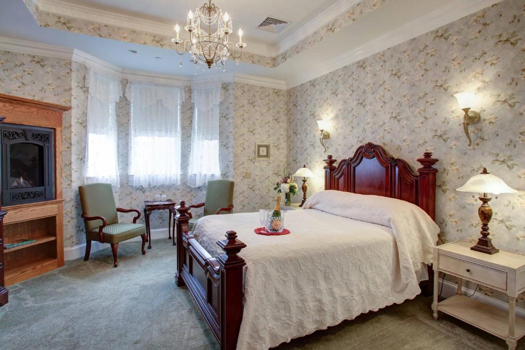 Postel nebo postele na pokoji v ubytování Wilbraham Mansion