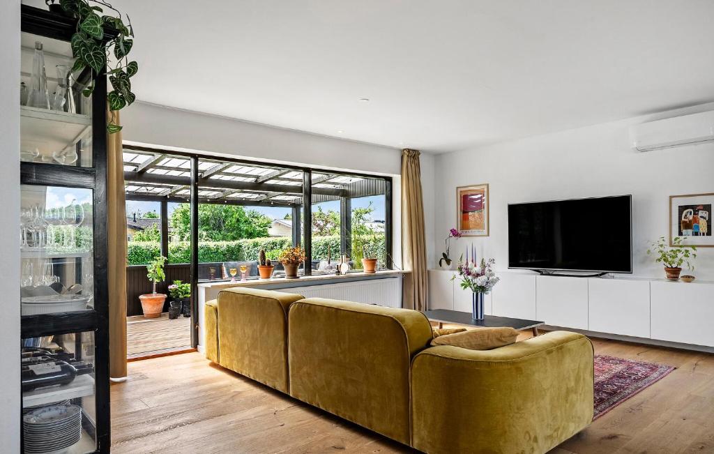 TV/trung tâm giải trí tại Amazing Home In Viborg With Wifi