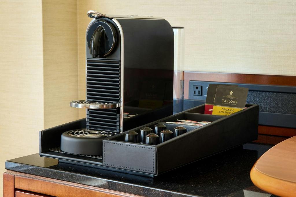 Gaithersburg Marriott Washingtonian Center - 湖景高级客房 - 带一张特大号床