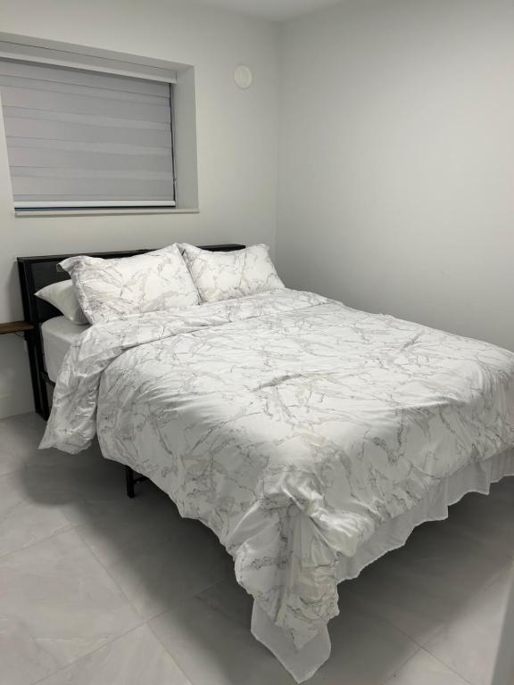 Postel nebo postele na pokoji v ubytování Bird Nest Suites