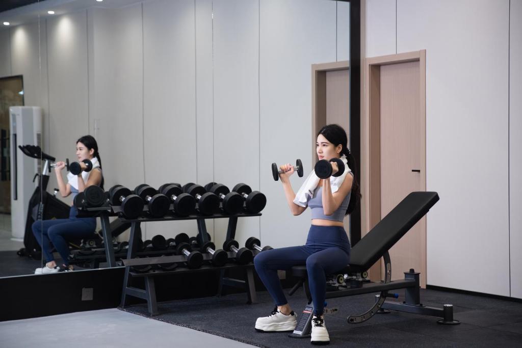 Fitness centrum a/nebo fitness zařízení v ubytování 义乌君忆云澜国际酒店 Yiwu Junyi Yunlan International Hotel