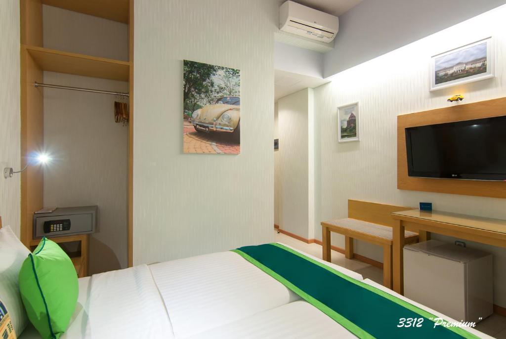 TV a/nebo společenská místnost v ubytování Rhadana Hotel