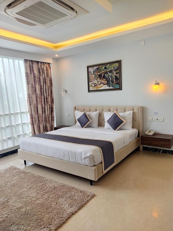 Ένα ή περισσότερα κρεβάτια σε δωμάτιο στο Montecarlo Hotel