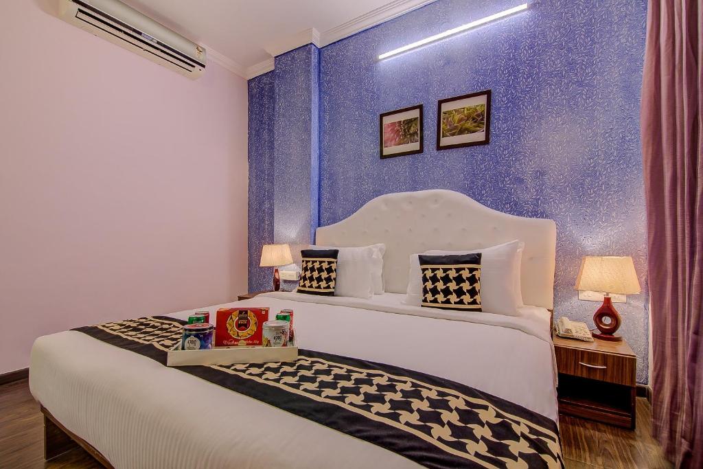 Postel nebo postele na pokoji v ubytování Hotel Krone Plaza Near IGI Airport Delhi