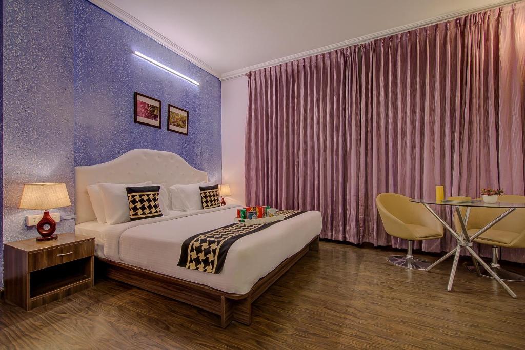 Postel nebo postele na pokoji v ubytování Hotel Krone Plaza Near IGI Airport Delhi