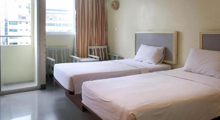 Postel nebo postele na pokoji v ubytování J Two S Pratunam Hotel