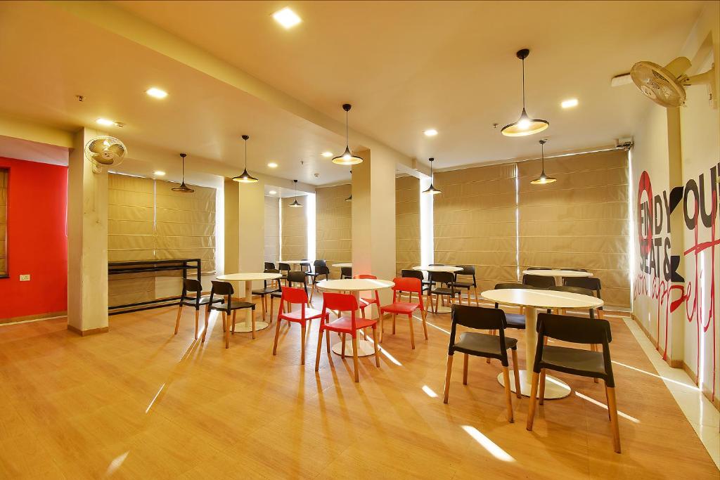 Posezení v ubytování FabHotel Manomay Homes