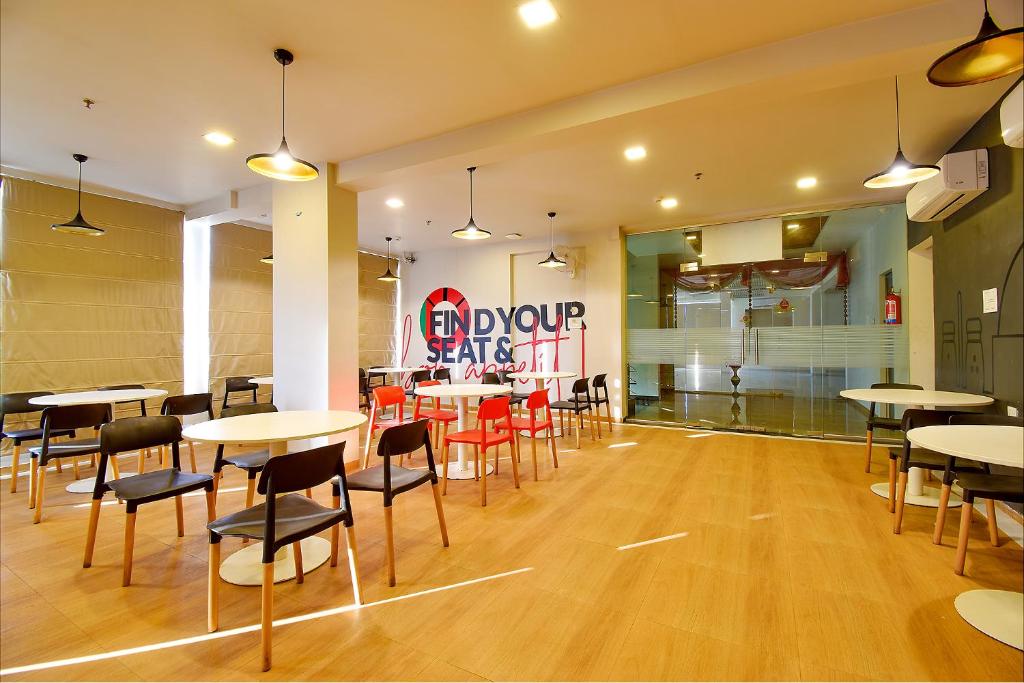 Posezení v ubytování FabHotel Manomay Homes