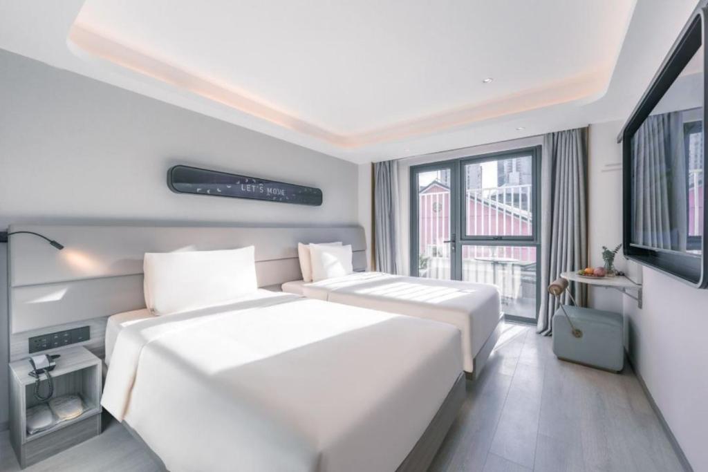 Postel nebo postele na pokoji v ubytování Atour X Hotel Shanghai Pudong Babaiban