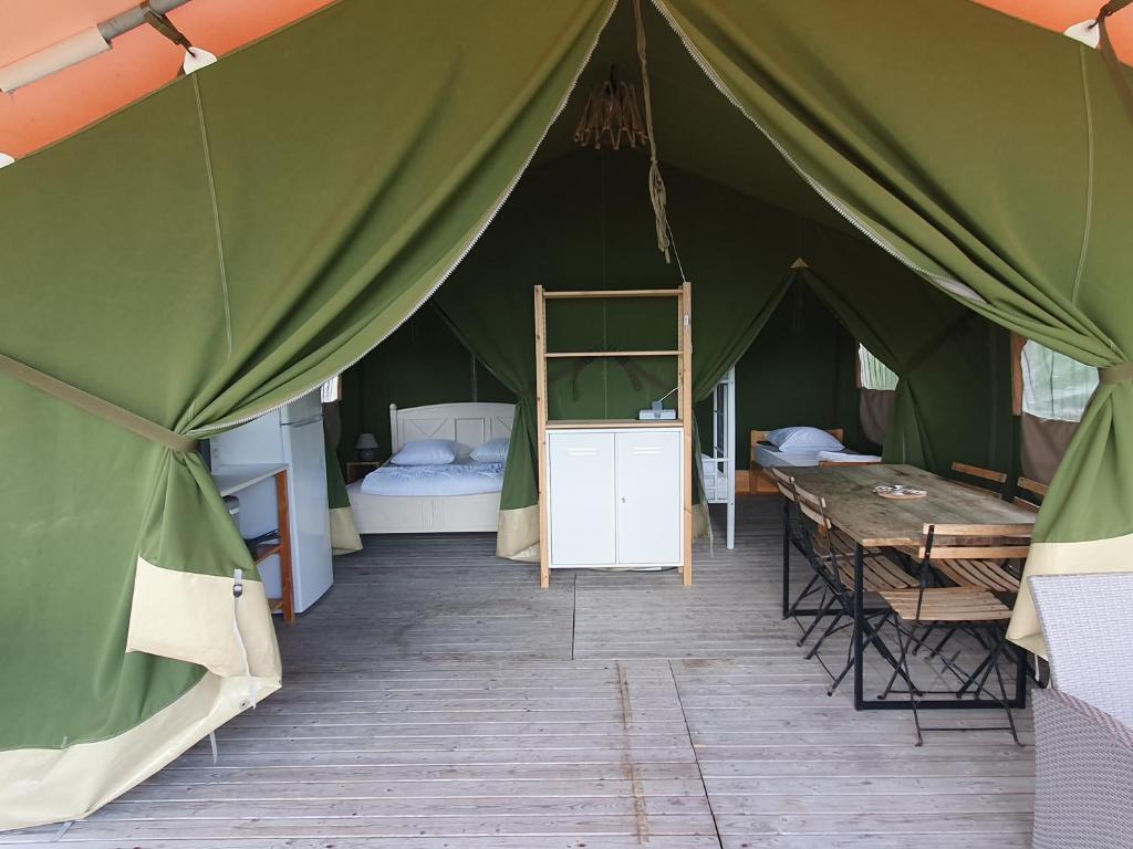 Camping Les Chagnelles - Bungalow 2 Chambres