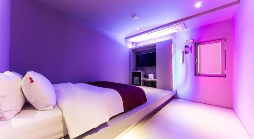 Bobo Hotel Hongdaeにあるベッド