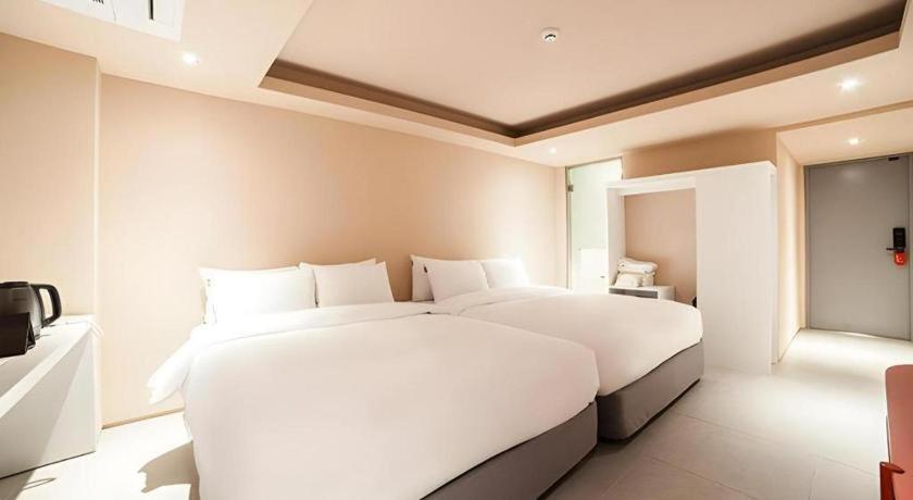 Bobo Hotel Hongdaeにあるベッド