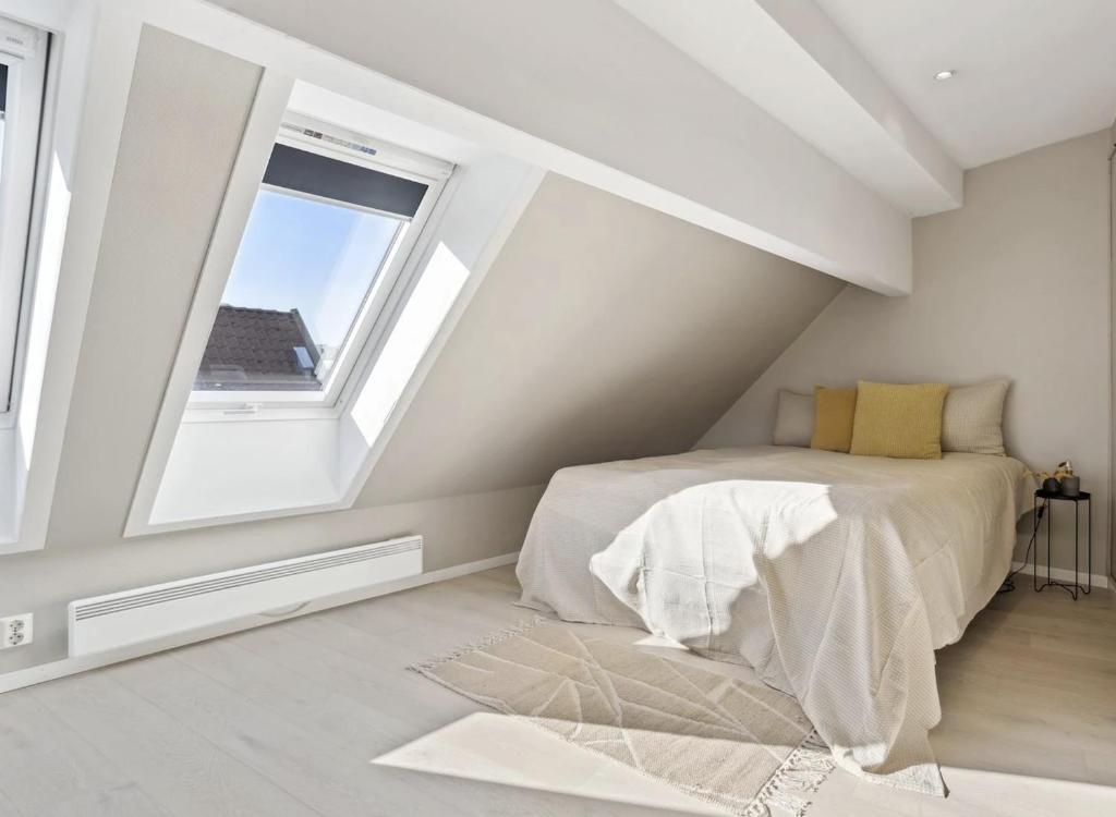 Postel nebo postele na pokoji v ubytování Fløyen Lux Apartment