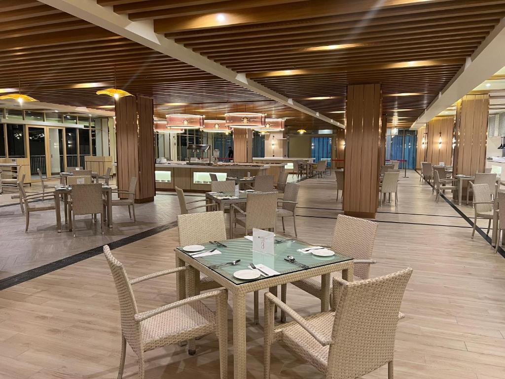 Restaurace v ubytování Swiss-Garden Beach Resort, Kuantan