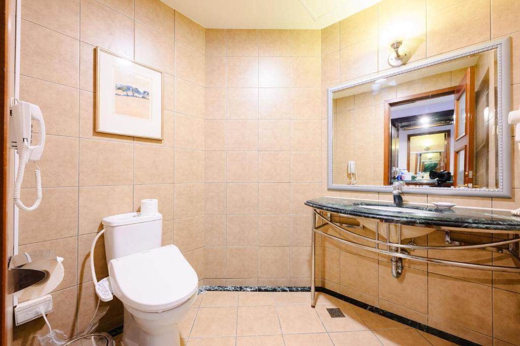 Koupelna v ubytování Wei-Yat Grand Hotel
