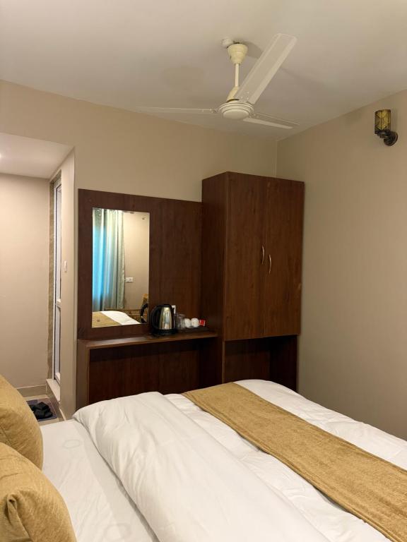 Postel nebo postele na pokoji v ubytování Paramount Apartment & Rooms