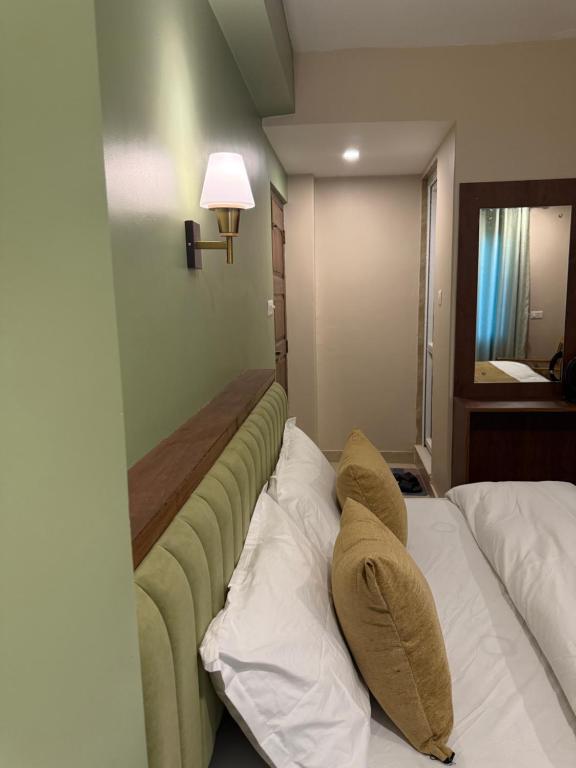 Postel nebo postele na pokoji v ubytování Paramount Apartment & Rooms