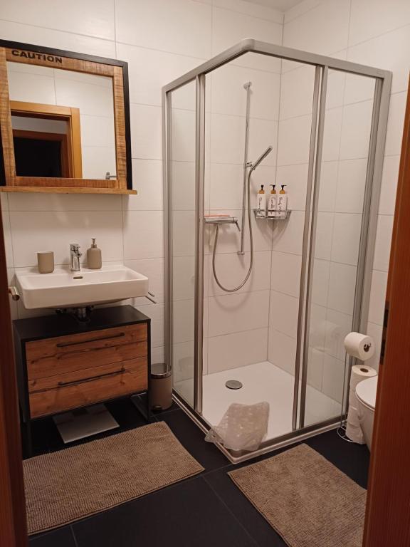 Koupelna v ubytování Spacieux appart - 2 chambres à coucher incl Jacuzzi Privé