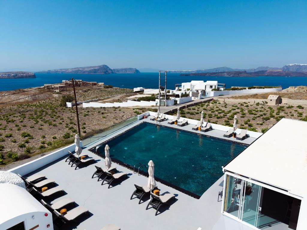 Bazén v ubytování Serenità Luxury Suites nebo v jeho okolí