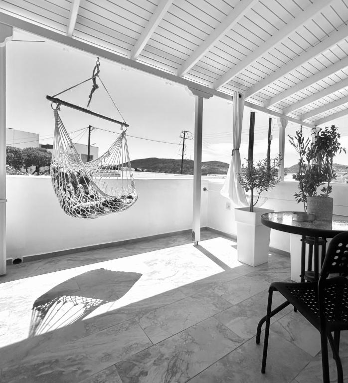 Balkón alebo terasa v ubytovaní Galanis Sweet Home Milos