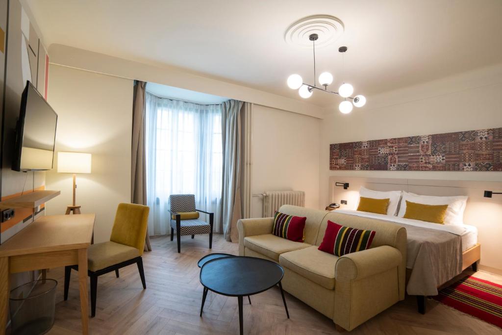 TV a/nebo společenská místnost v ubytování Mercure Belgrade Excelsior
