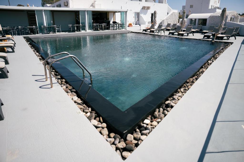 Bazén v ubytování Serenità Luxury Suites nebo v jeho okolí