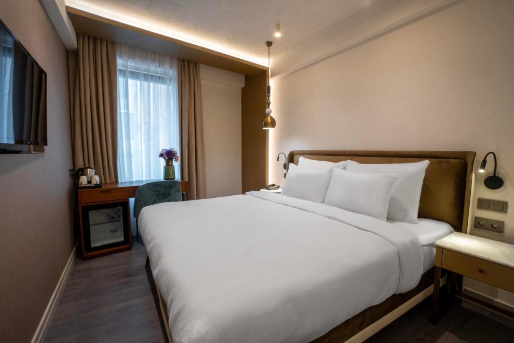 Smart and Simple Hotel Karakoy - 13