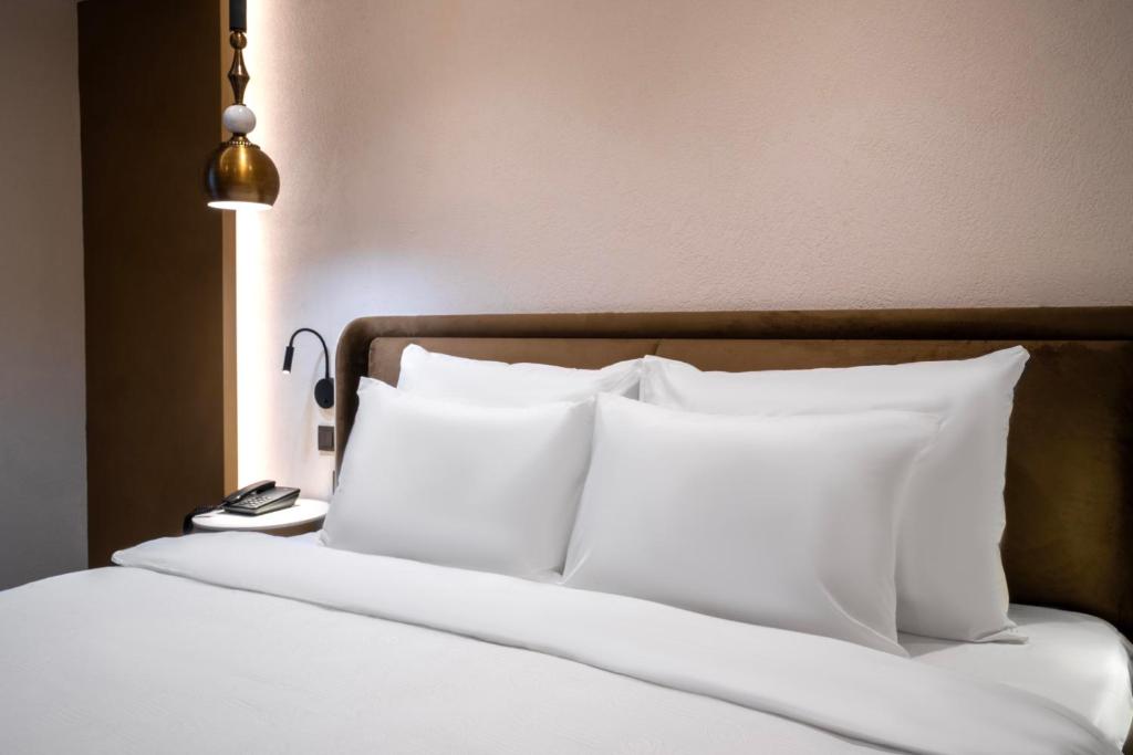 Smart and Simple Hotel Karakoy - 14