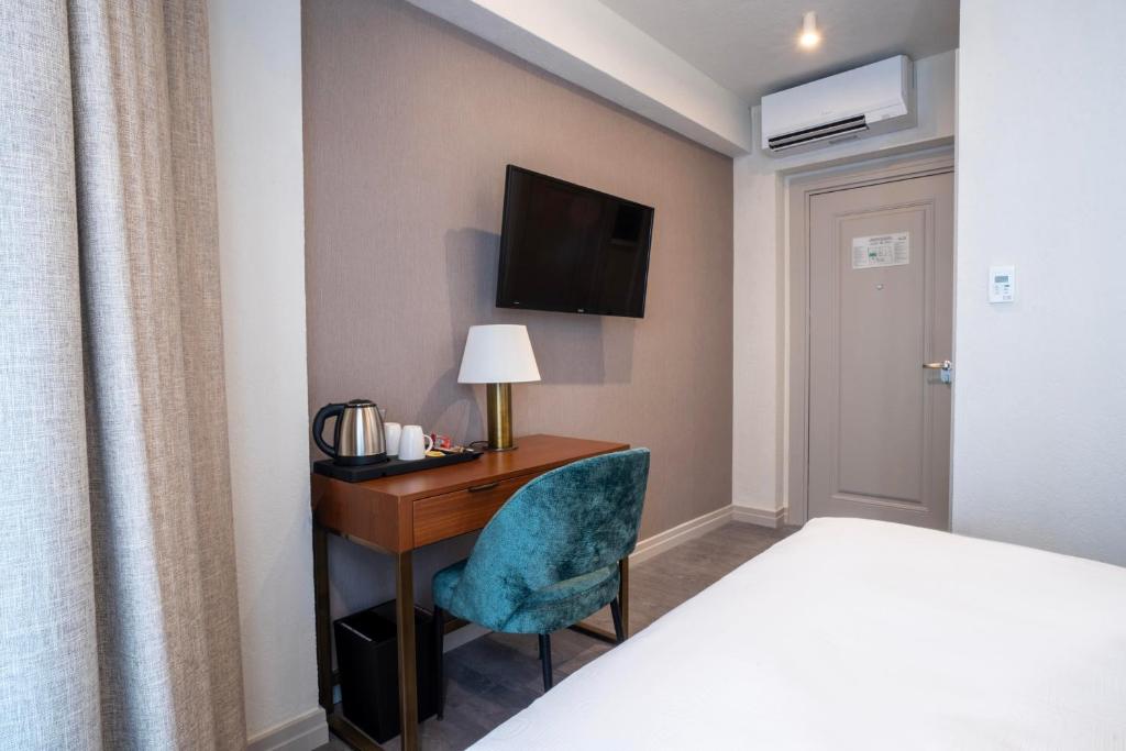 Smart and Simple Hotel Karakoy - 12