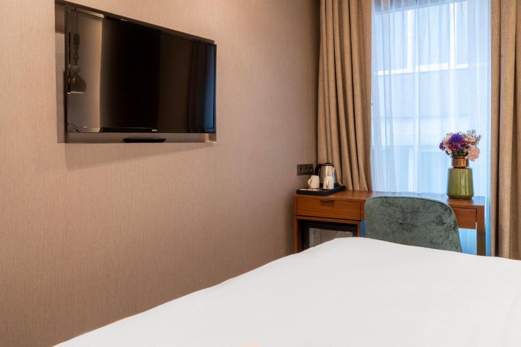 Smart and Simple Hotel Karakoy - 16