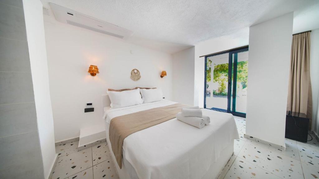 Postel nebo postele na pokoji v ubytování Thanos Hotel