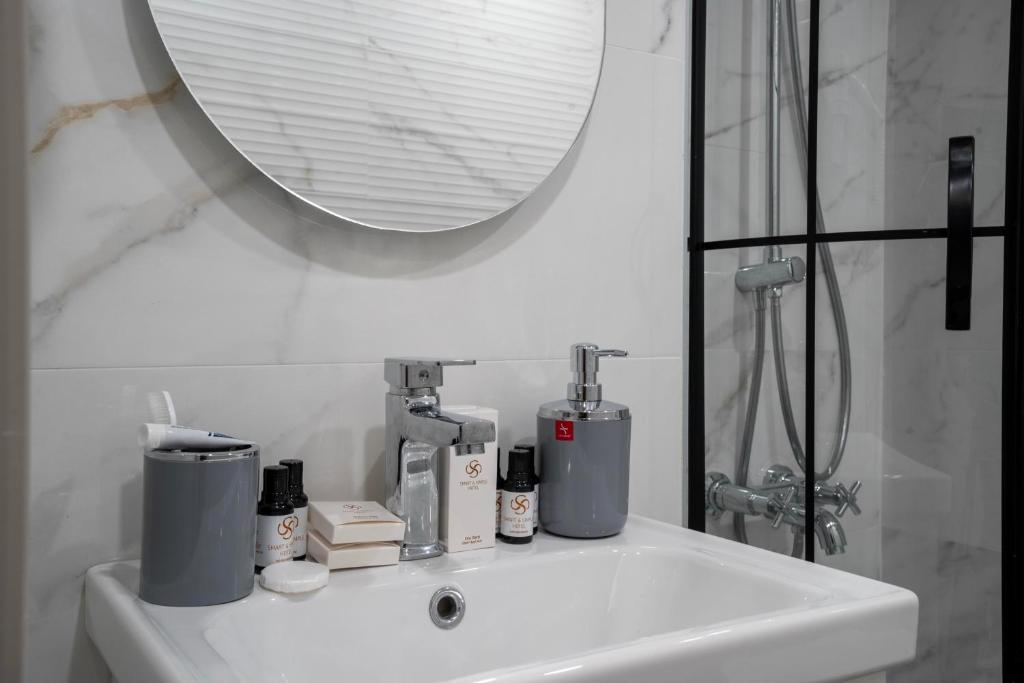 Smart and Simple Hotel Karakoy - 6