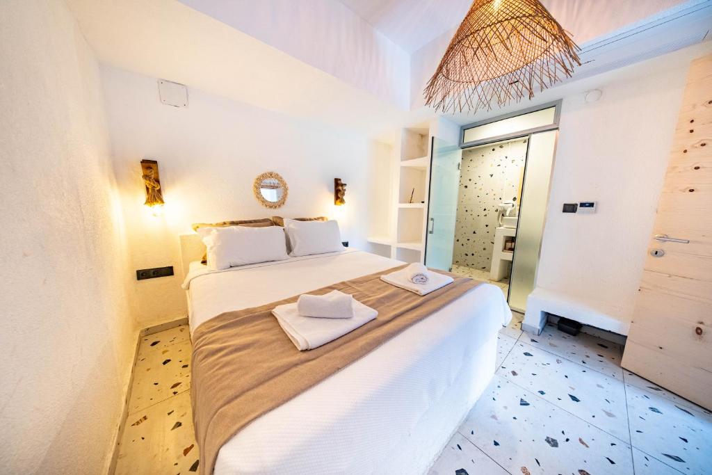 Postel nebo postele na pokoji v ubytování Thanos Hotel
