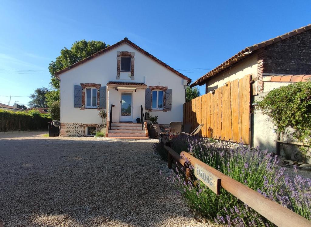 Zahrada ubytování Villa Garona avec billard proche Pyrénées