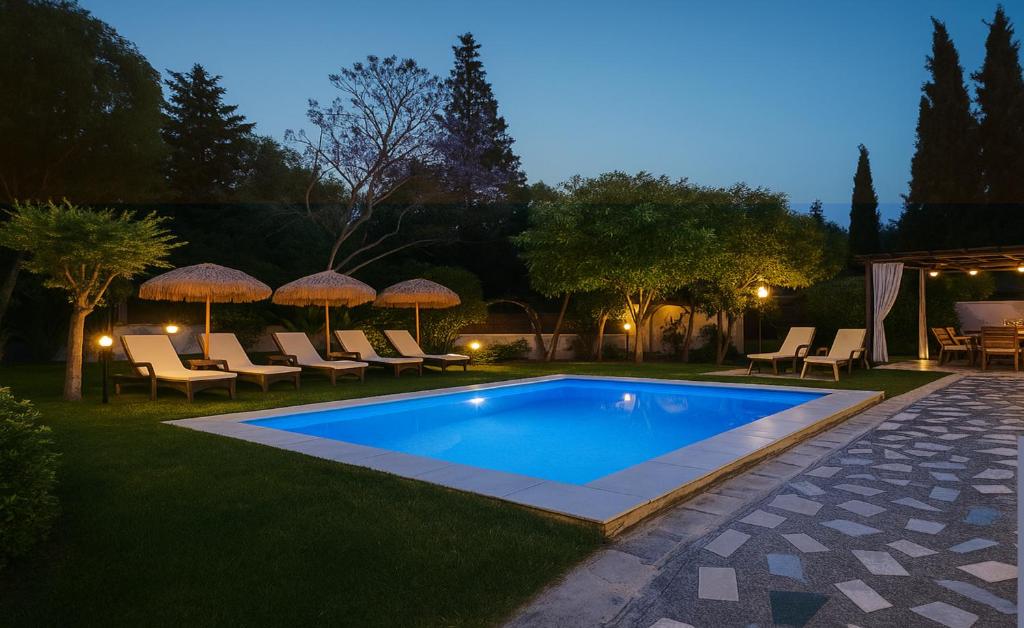 Bazén v ubytování Villa Small Paradise nebo v jeho okolí