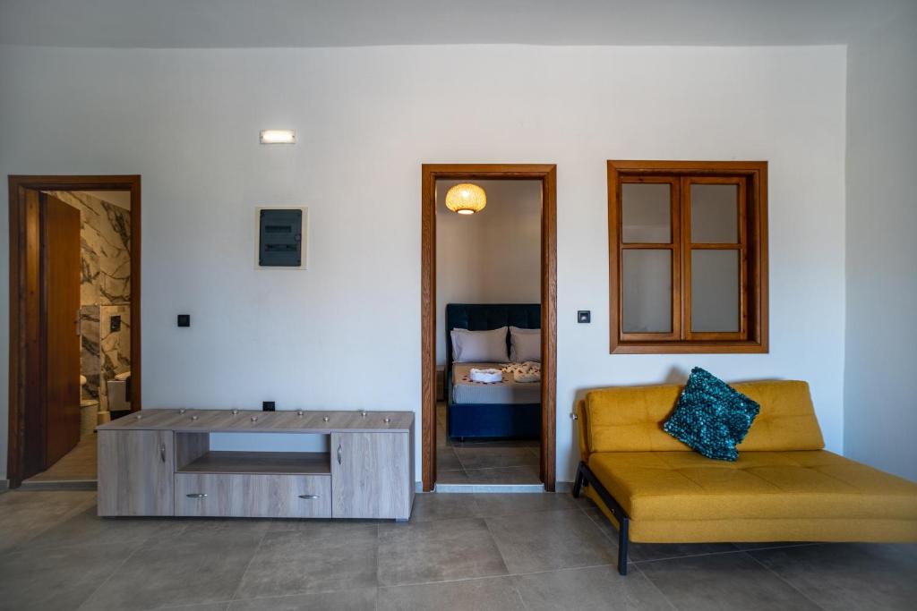 Χώρος καθιστικού στο Fay's house