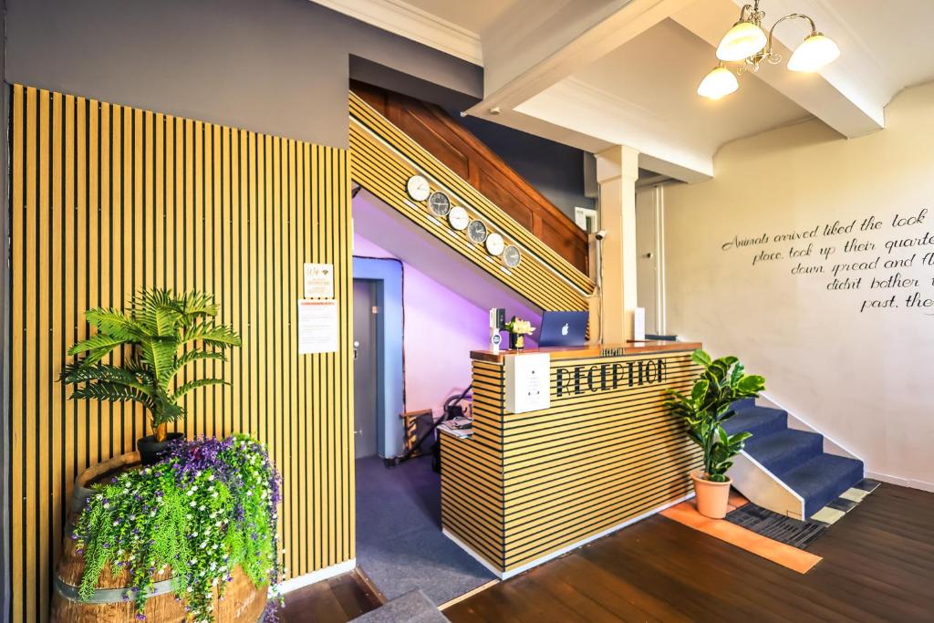 
Twin Room with Shared Bathroom
