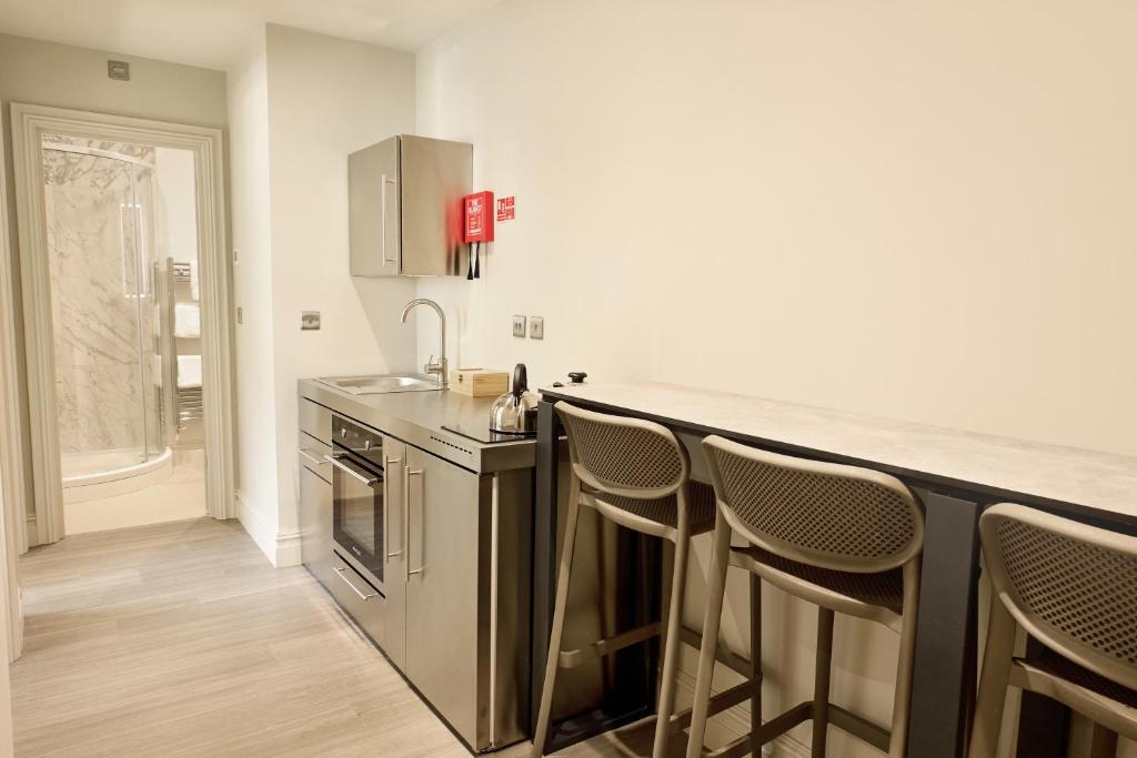 Kuchyň nebo kuchyňský kout v ubytování George Apartments