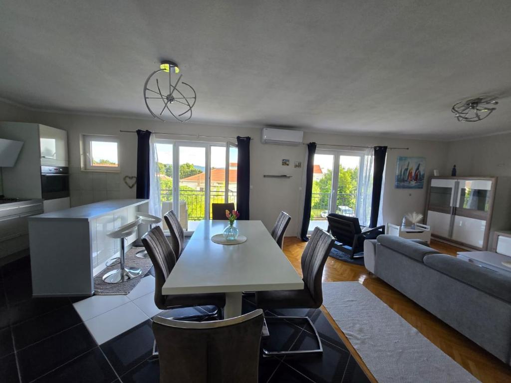Apartment Frane
