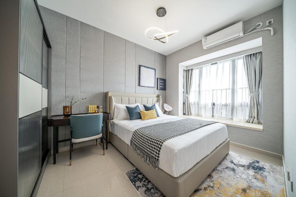 Postel nebo postele na pokoji v ubytování Kingkey Shuibei International Apartment Hotel