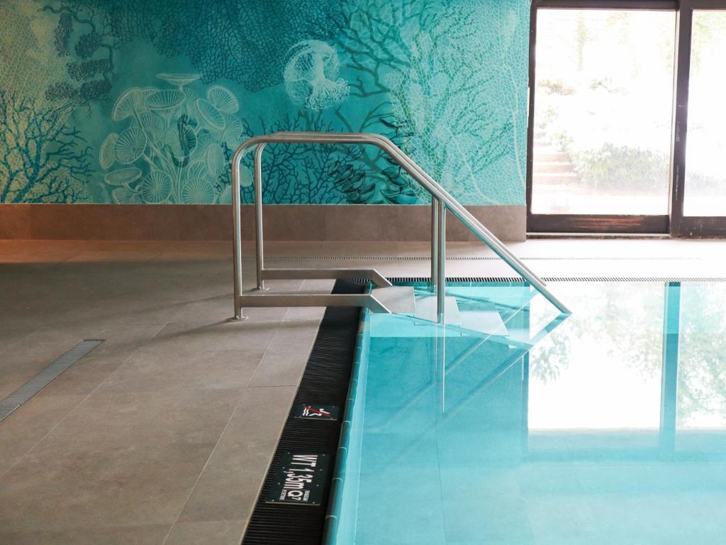 Bazén v ubytování Appartement-Hotel Timmendorfer Strand nebo v jeho okolí
