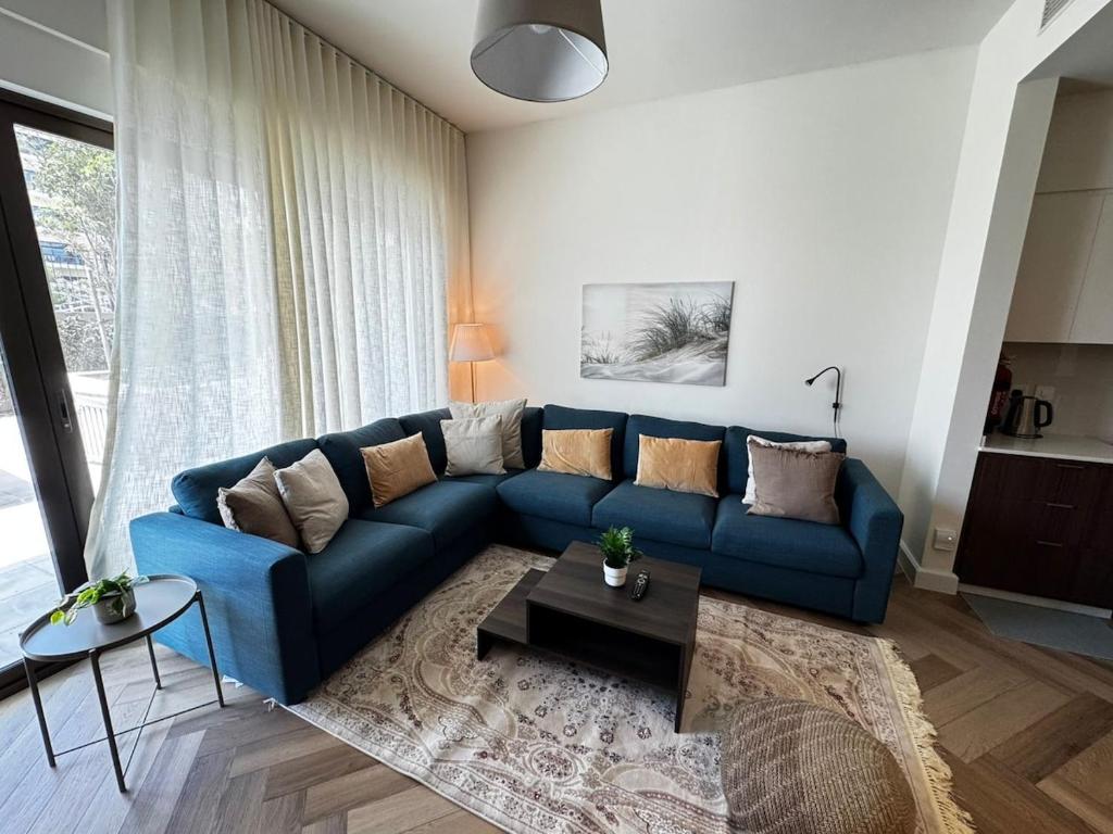 Stylish Poolside Stay Brand New Interiors, Дубай (актуальные цены 2026 ...